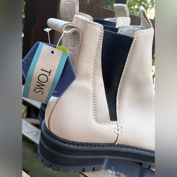 TOMS Women's Dakota Water Resistant Leather Chelsea Boots size 7.5 new - Picture 3 of 11
